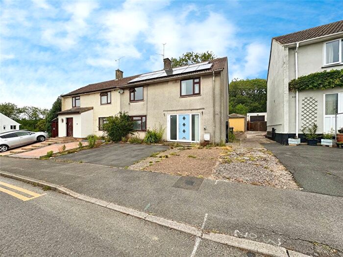 4 Bedroom Semi Detached House For Sale In Garston Crescent, Calcot, Reading, RG31