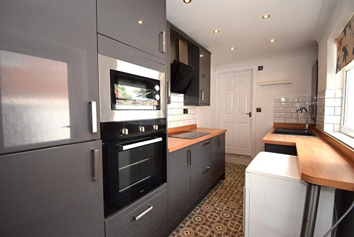 2 Bedroom Flat For Sale In Mowbray Road, South Shields, NE33