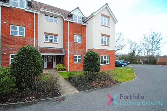 2 Bedroom Flat To Rent In Young Families! Spacious Double Bedroom Flat With Off Road Parking, Nearby Schools And Private Entrance, Alder Heights, BH12