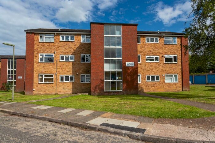 2 Bedroom Flat For Sale In Merrymeet, Banstead, SM7