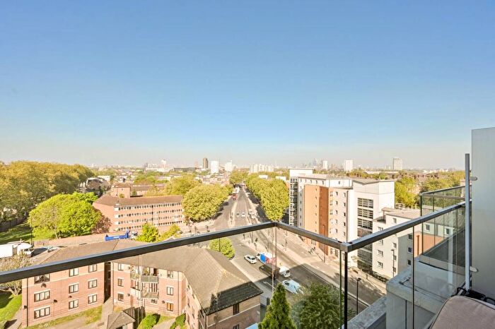 3 Bedroom Flat To Rent In Theatro Tower, Greenwich, London, SE8