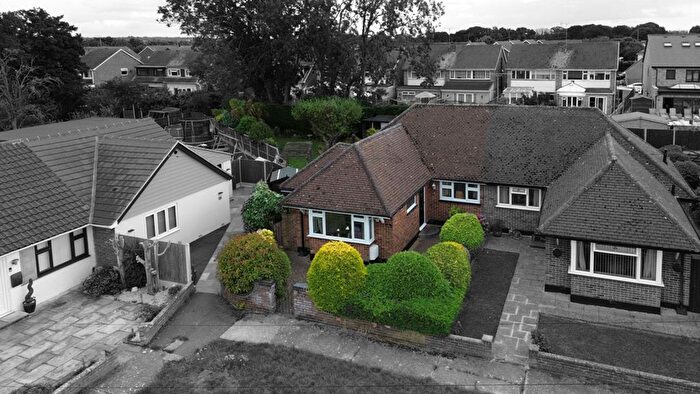 2 Bedroom Semi Detached Bungalow For Sale In Oakhurst Drive, Wickford, SS12