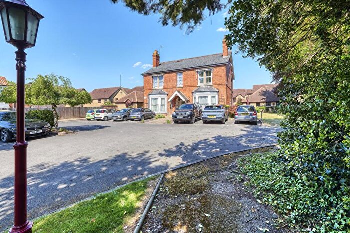 2 Bedroom Flat For Sale In Park Road, Rushden, NN10