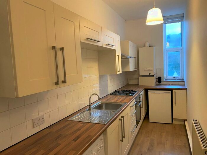 2 Bedroom Flat To Rent In Wakefield Road, Sowerby Bridge, HX6