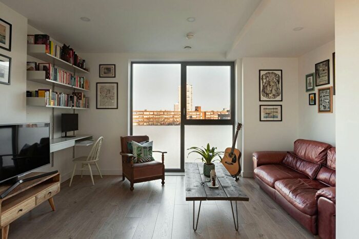 1 Bedroom Flat For Sale In St. Pauls Way, Porcelain House, E3