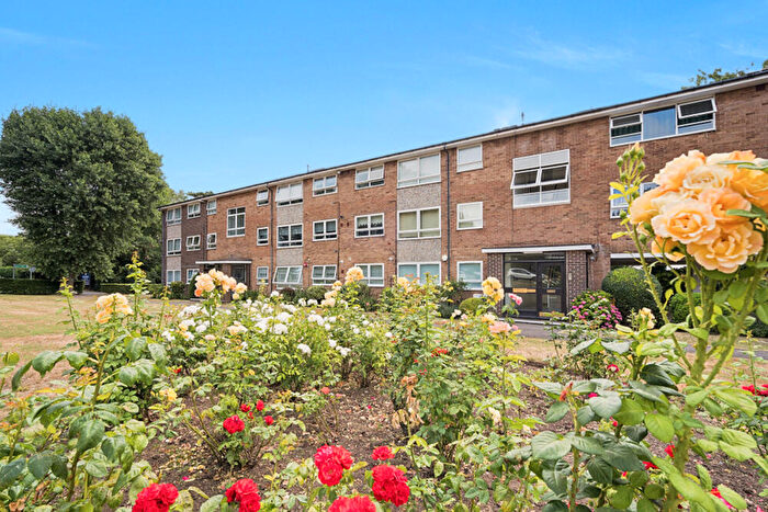 2 Bedroom Flat To Rent In Gleneagles, Stanmore, HA7