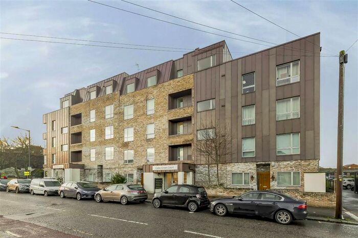 2 Bedroom Flat To Rent In Coles Green Road, London, NW2
