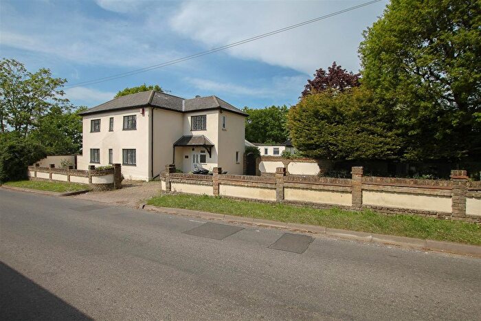 4 Bedroom Detached House For Sale In Tysea Hill, Stapleford Abbotts, Romford, RM4