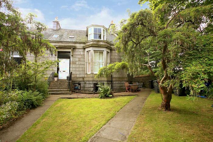 3 Bedroom Flat To Rent In Carden Terrace, Garden Apartment, AB10