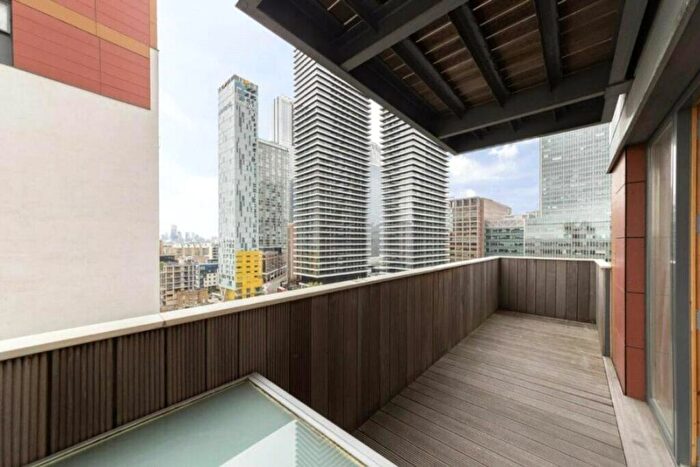 2 Bedroom Apartment To Rent In Mastmaker Road, London, E14