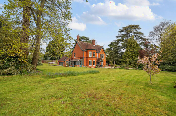 5 Bedroom Detached House For Sale In Salisbury Road, Calmore, Southampton, Hampshire, SO40