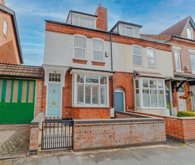 4 Bedroom End Of Terrace House For Sale In Highbury Road, Kings Heath, Birmingham, B14