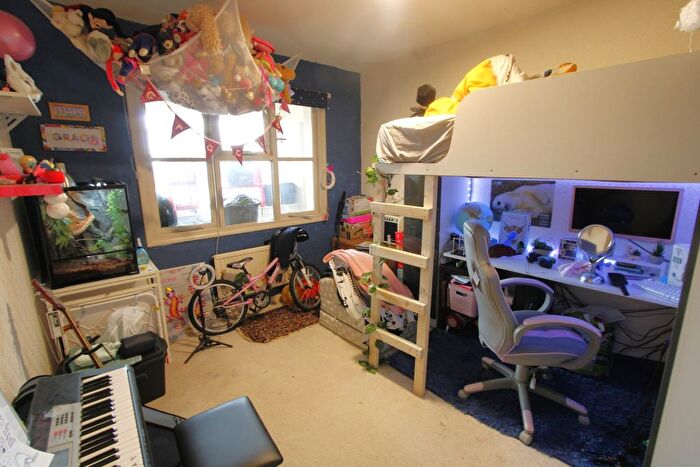 2 Bedroom Flat For Sale In Heatherfield, Bolton, BL1