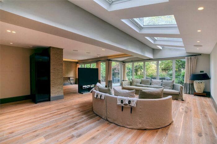 3 Bedroom Flat To Rent In Randolph Avenue, London, W9