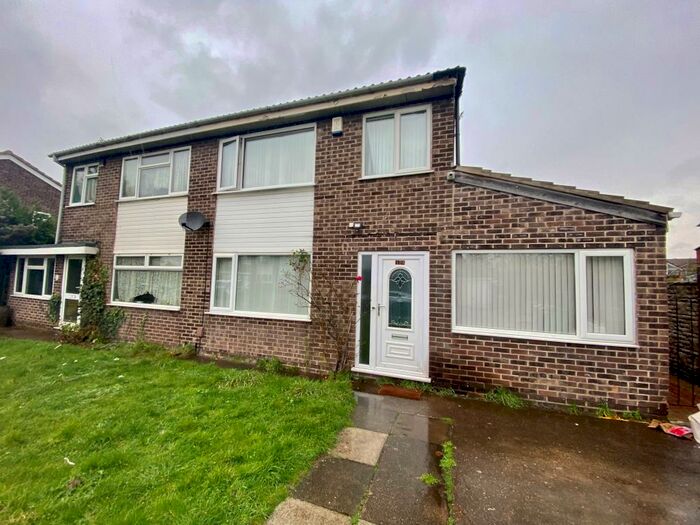 3 Bedroom House To Rent In Fleet Close, Nottingham, NG7