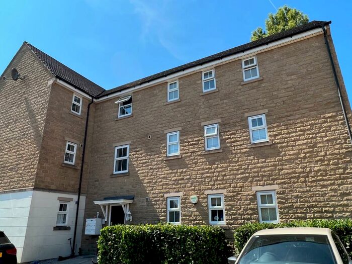 2 Bedroom Flat To Rent In Spinners Close, Halifax, HX1