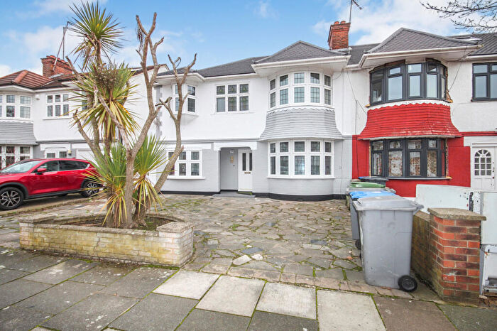 3 Bedroom Semi-Detached House To Rent In Dawson Road, Cricklewood, London, NW2