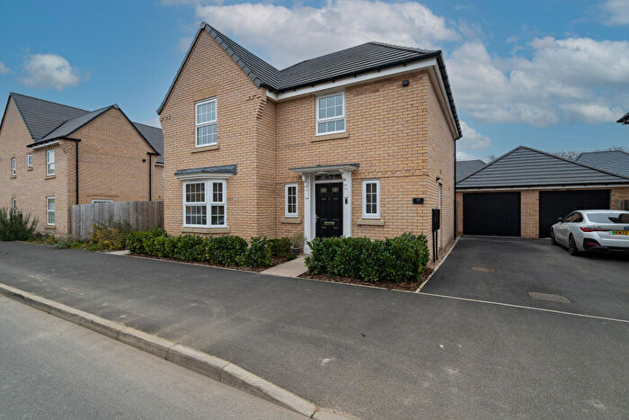 4 Bedroom Detached House For Sale In Metcalf Road, Norwich, NR13