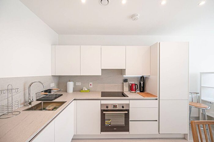 1 Bedroom Flat To Rent In Hendon Waterside, Hendon, London, NW9