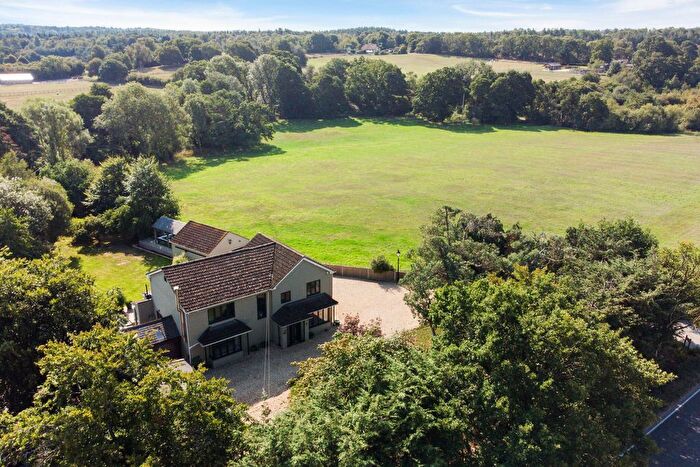 5 Bedroom Detached House For Sale In Farnham Road, Sleaford, GU35