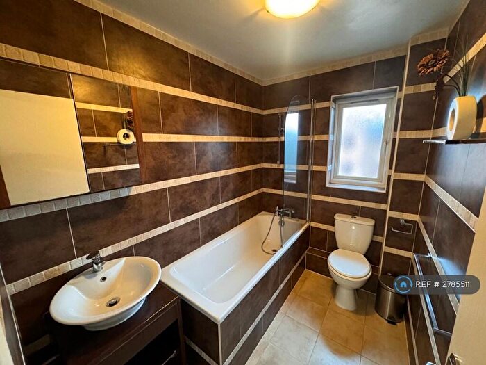 2 Bedroom Flat To Rent In Bracken Close, London, E6