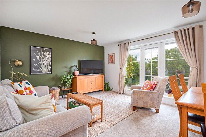 3 Bedroom Apartment For Sale In Carisbrooke Road, Leeds, West Yorkshire, LS16