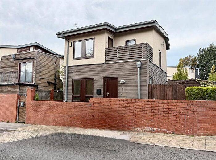2 Bedroom Detached House For Sale In Bywater Court, Off Haigh Moor Way, Allerton Bywater, Castleford, WF10