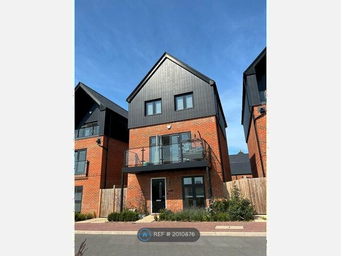 4 Bedroom Detached House To Rent In Granadiers Road, Winchester, SO22