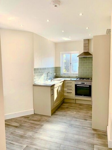 2 Bedroom Flat To Rent In Percy Road, London, W12