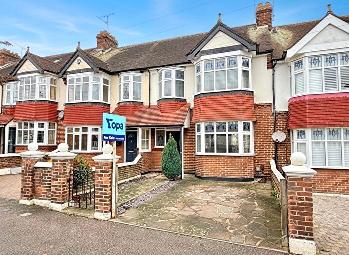 3 Bedroom Detached House For Sale In Hawthorne Avenue, Rainham, Gillingham, ME8