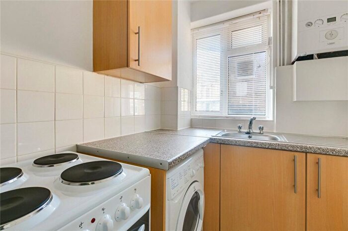 Flat To Rent In Victor Cazalet House, Gaskin Street, N1