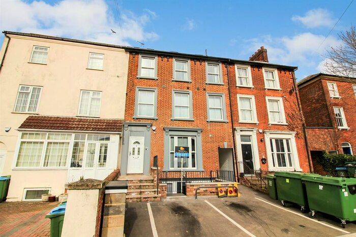 1 Bedroom Flat To Rent In Bicester Road, Aylesbury, HP19