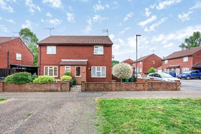 3 Bedroom Link Detached House To Rent In Guernsey Close, Crawley, RH11