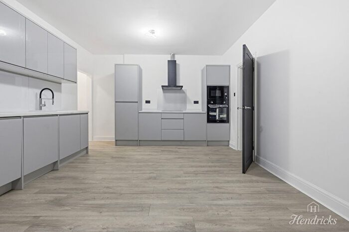 2 Bedroom Flat For Sale In Cambridge Road, Southend-On-Sea, SS1