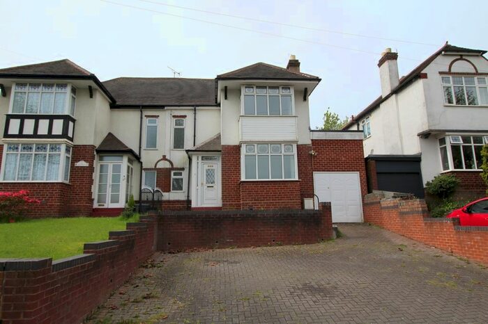 3 Bedroom Semi-Detached House To Rent In The Broadway, Dudley, West Midlands, DY1