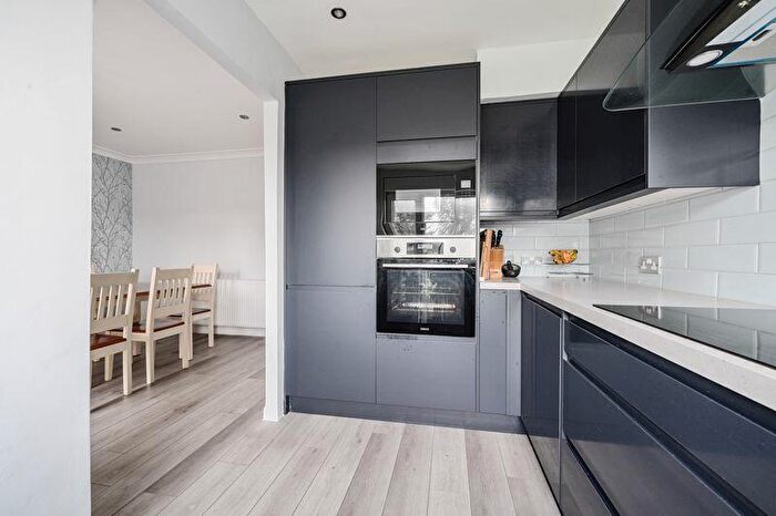 3 Bedroom Terraced House For Sale In Burlington Rise, Barnet, EN4