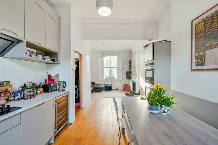 2 Bedroom Flat To Rent In Offord Road, Islington, London, N1