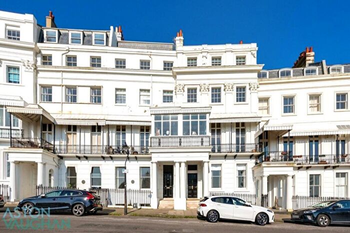 3 Bedroom Apartment For Sale In Lewes Crescent, Brighton, BN2