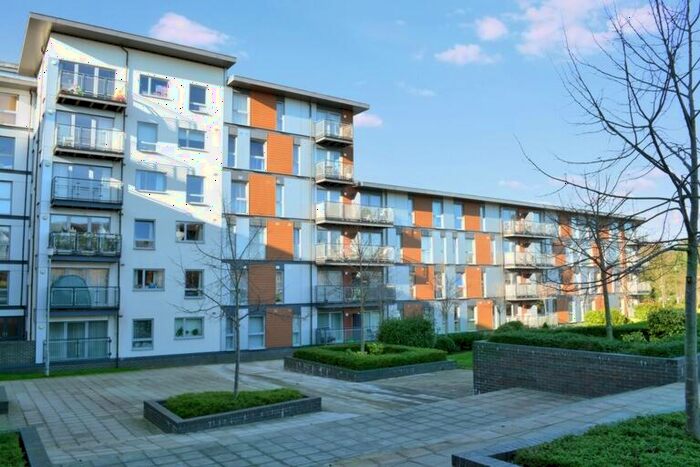 2 Bedroom Apartment To Rent In Commonwealth Drive, Three Bridges, RH10