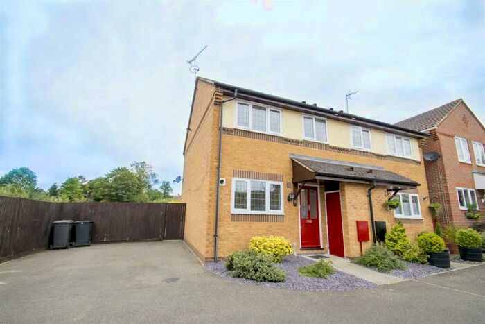 3 Bedroom Semi-Detached House To Rent In Wingate Drive, Ampthill, MK45