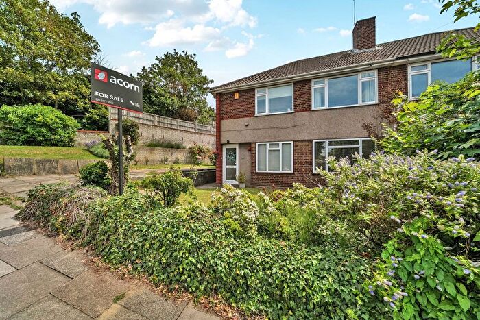 2 Bedroom Maisonette For Sale In Brook Lane, Bexley, DA5