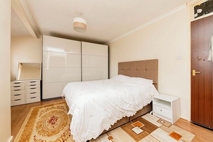 2 Bedroom Terraced House For Sale In Broadwater Crescent, Welwyn Garden City, AL7