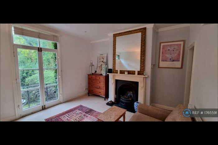 4 Bedroom End Of Terrace House To Rent In Woodvale Terrace, Leeds, LS18