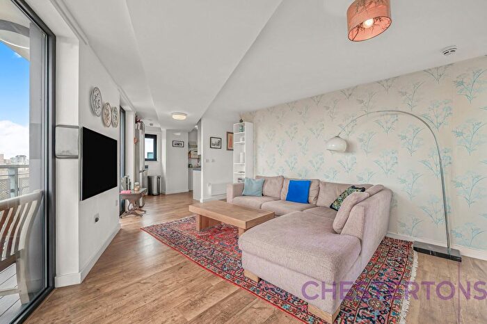 2 Bedroom Flat To Rent In Palmers Road, Canary Wharf, E2