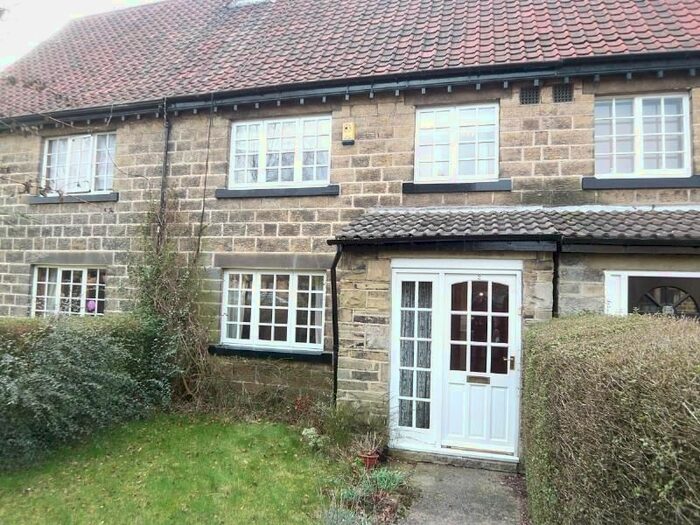 2 Bedroom Detached House To Rent In Harrogate Road, Leeds, West Yorkshire, Uk, LS17