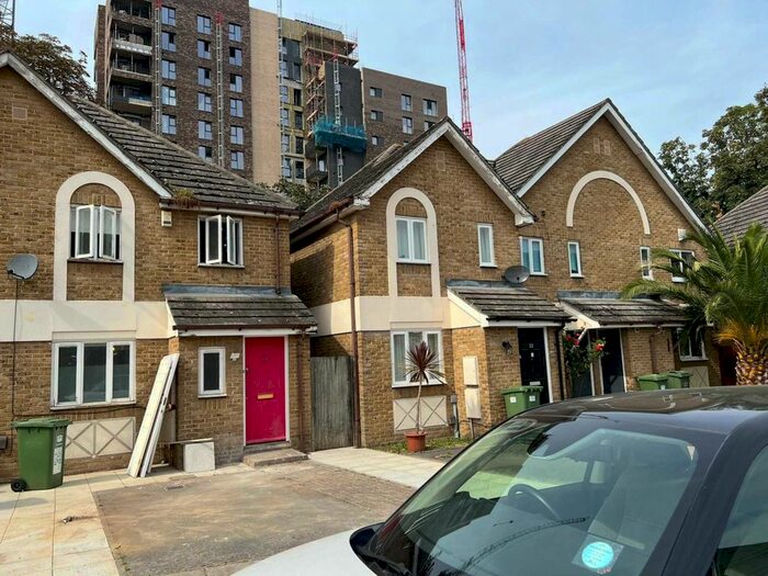 4 Bedroom Terraced House To Rent In Farrow Lane, New Cross, London, SE14