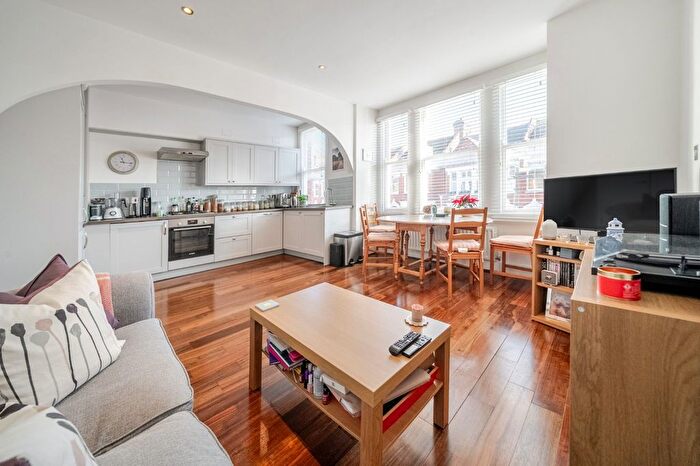 2 Bedroom Flat For Sale In Moorcroft Road, Streatham, London, SW16