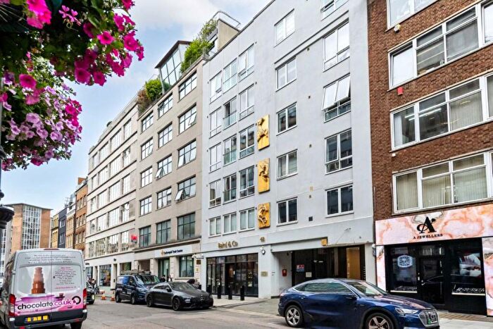 3 Bedroom Flat To Rent In Hatton Garden, London, EC1N