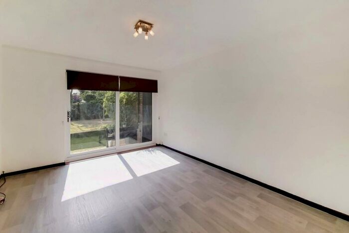 1 Bedroom Flat To Rent In Talman Grove, Stanmore, HA7