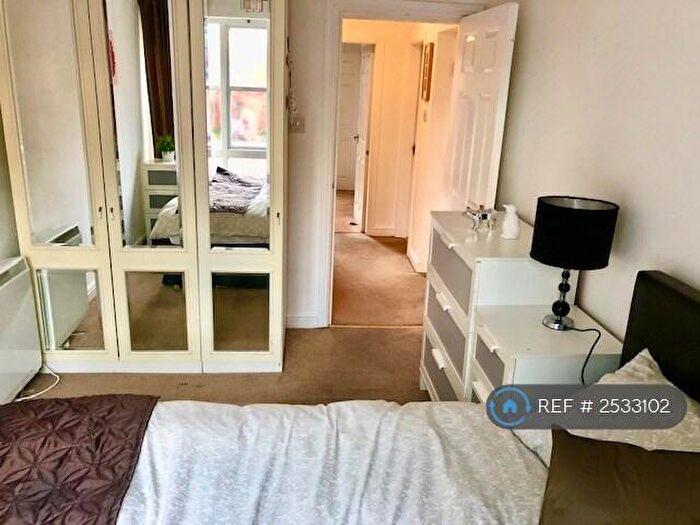 3 Bedroom Flat To Rent In John Smeaton Court, Manchester, M1